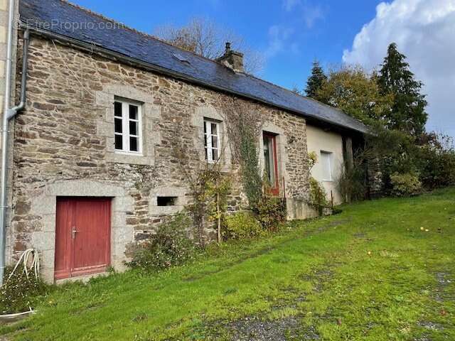 Maison à LE CLOITRE-PLEYBEN