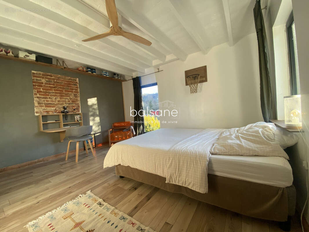 Maison à LE MESNIL-SOUS-JUMIEGES