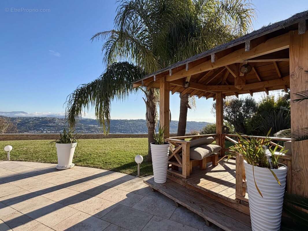 Maison à SAINT-LAURENT-DU-VAR