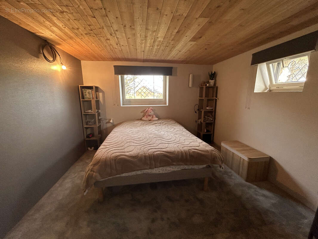 Maison à MONTAIGNAC-SAINT-HIPPOLYTE