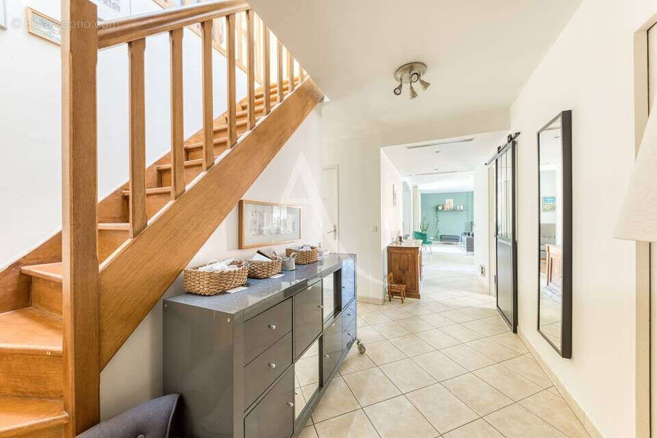 Maison Ozoir La Ferriere 8 pièce(s) 148.7 m2 - photo 2