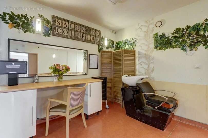 INVESTISSEMENT LOCATIF  Châteauneuf-les-Martigues  Résidence Ehpad Les Jardins de Valtrède - 8.20% de rentabilité - photo 8