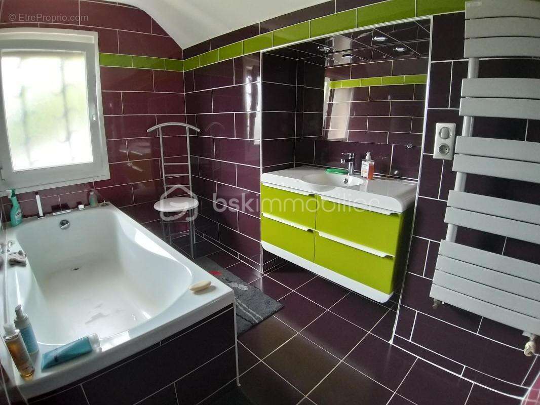 Maison à SAUGNAC-ET-CAMBRAN