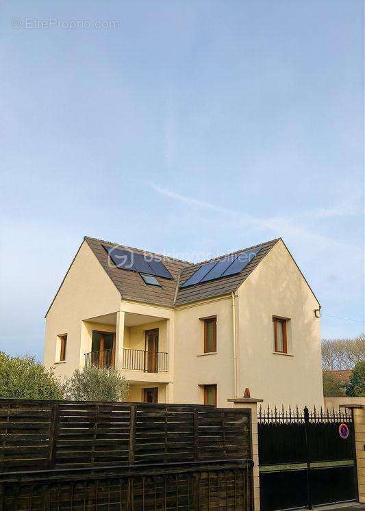 Maison à LE THILLAY