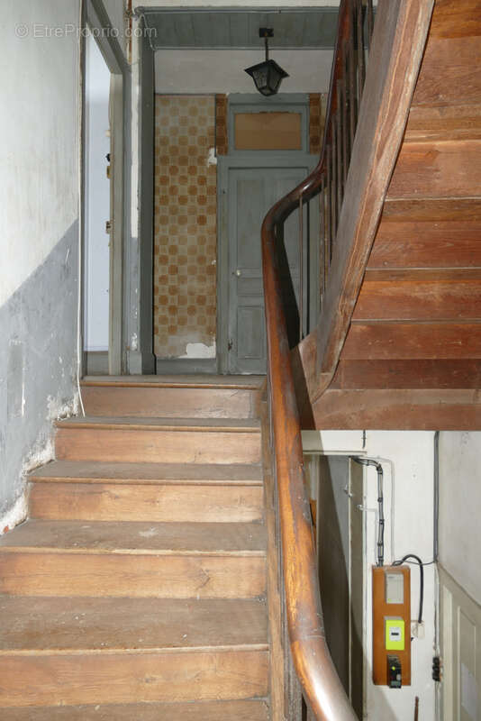 Maison à rénover avec local commercial et logement indépendants (Maurs, 15) - photo 4