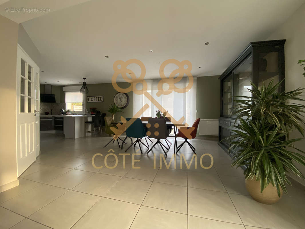 Maison à COURRIERES