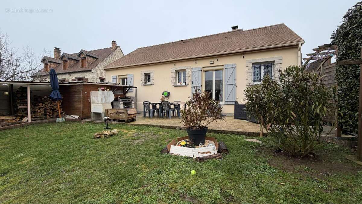 Maison à BRIERES-LES-SCELLES
