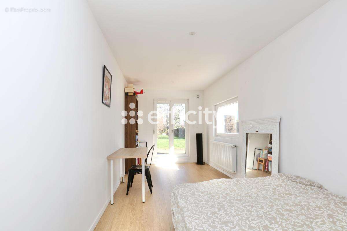 Maison à HALLENNES-LEZ-HAUBOURDIN