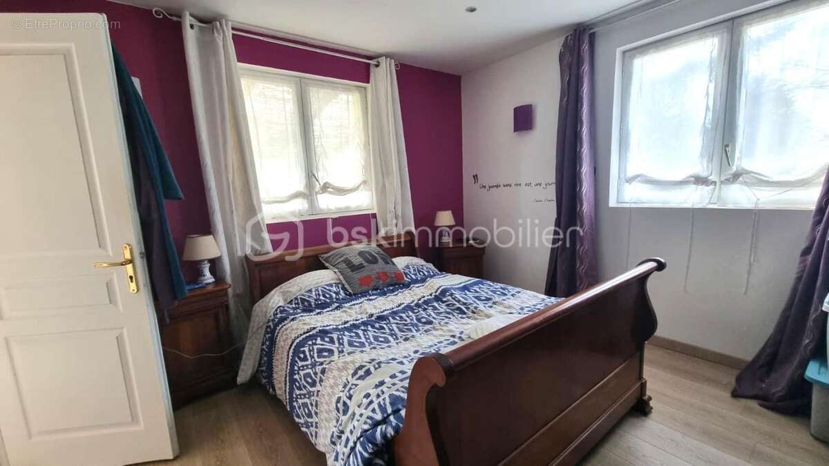 BERTHENAY - Maison de 145 M² - 6 chambres - photo 5