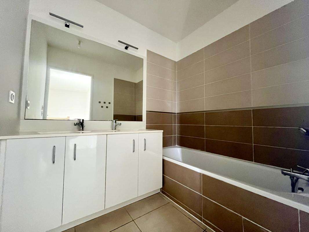 Maison à LA SALVETAT-SAINT-GILLES