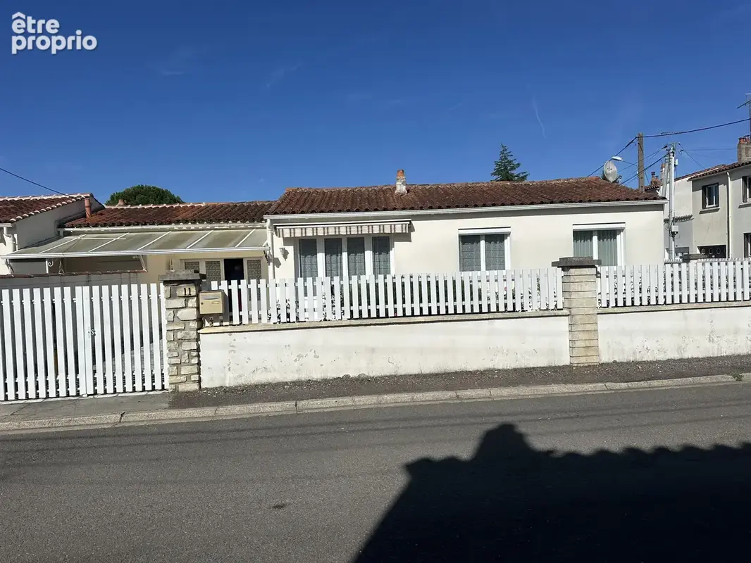 EXCLUSIVITE Jarnac, Maison de plain-pied, 2 chambres et jardin. - photo 5