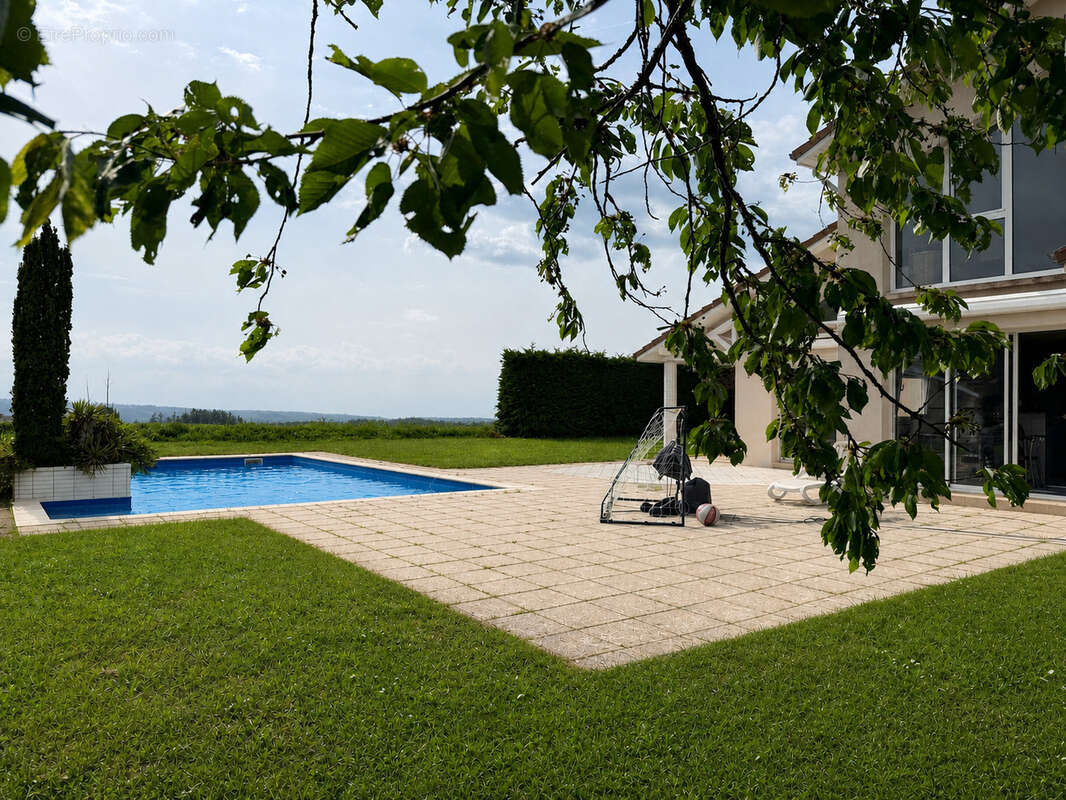 Maison à LA TOUR-EN-JAREZ