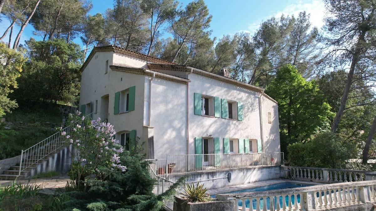 Photo 1 - Maison à SAINT-CLEMENT-DE-RIVIERE