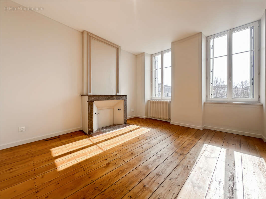 Maison à BARBEZIEUX-SAINT-HILAIRE