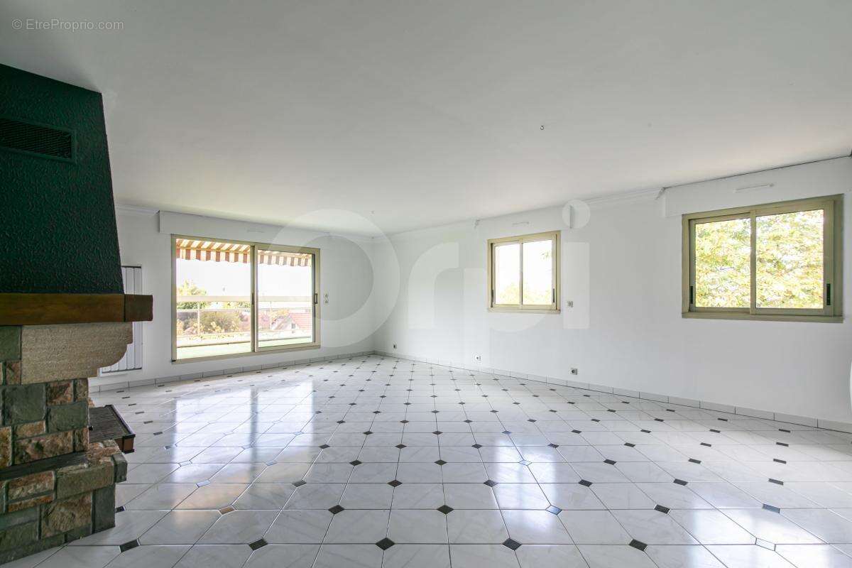 Appartement 3 CHAMBRES TERRASSE -Résidence de grand standing - photo 4