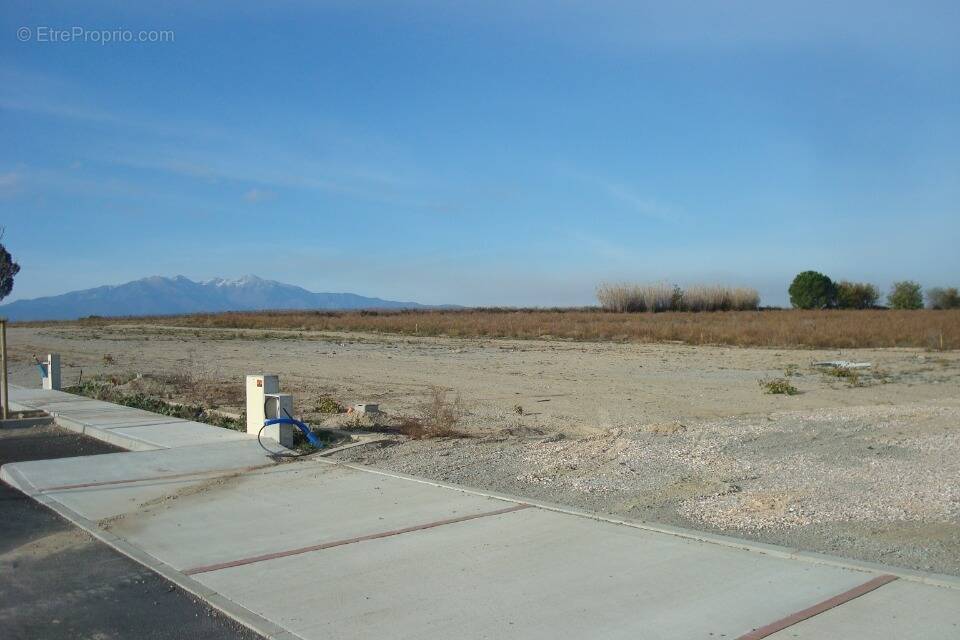 Terrain à SAINT-JEAN-LASSEILLE
