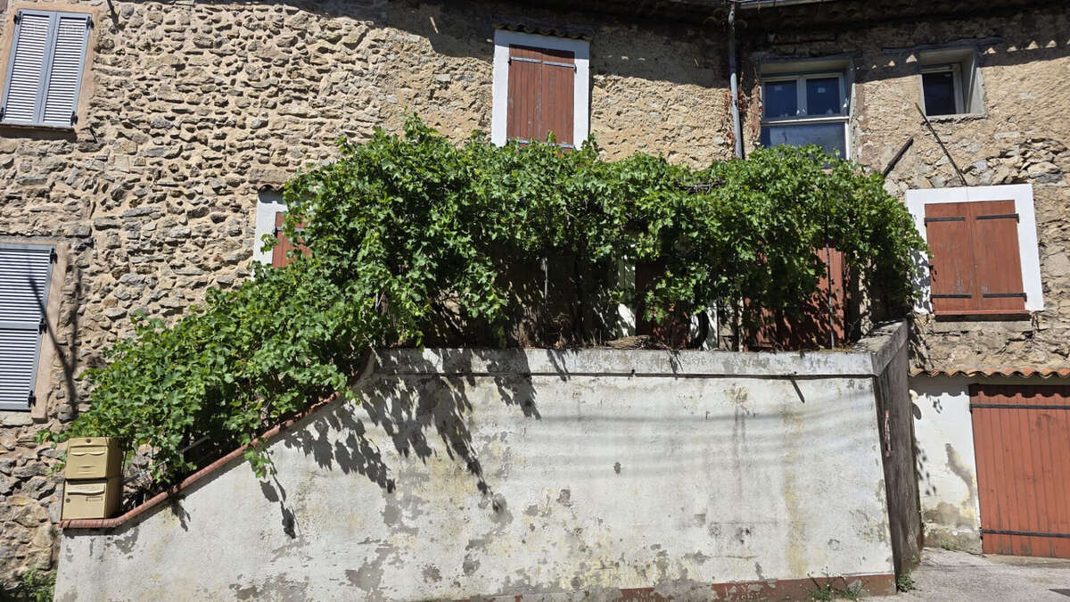 Maison à MEOUNES-LES-MONTRIEUX