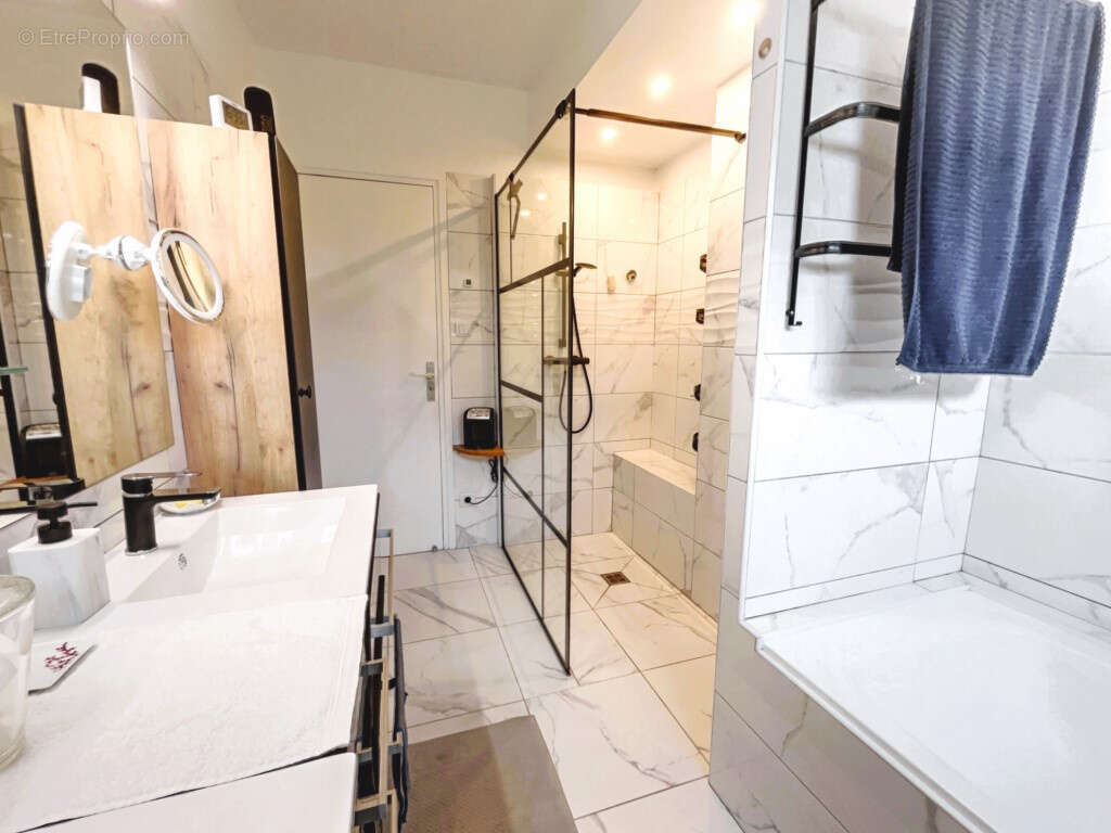 Maison à NEUVILLE-SUR-AIN