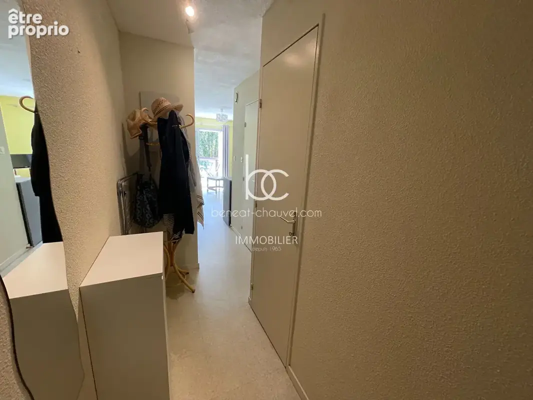 SARZEAU - Appartement 2 pièces proche plage et port, avec grand balcon et parking ! - photo 7