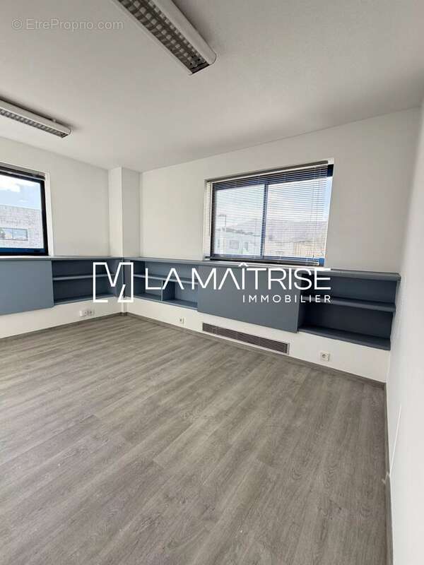 Commerce à MARSEILLE-9E