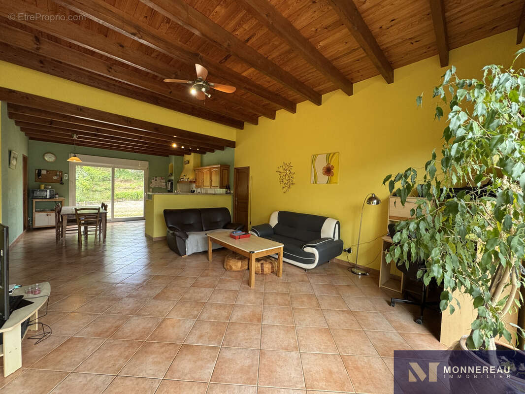 Maison à BAIGNES-SAINTE-RADEGONDE