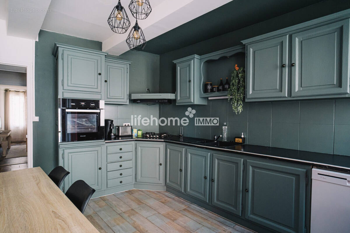 Maison 76 m² à Villelaure  - photo 1