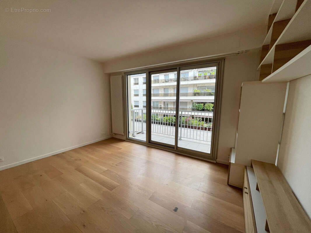 Appartement à NEUILLY-SUR-SEINE