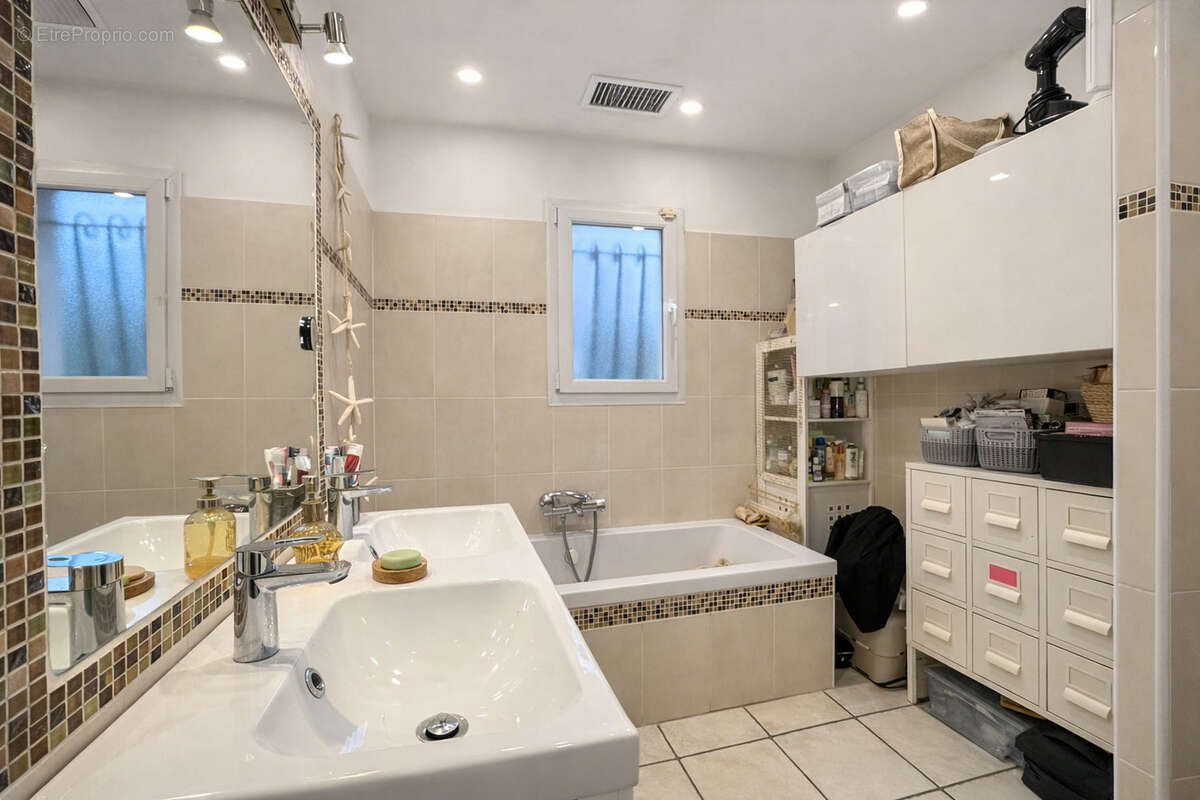 Maison à SOLLIES-TOUCAS