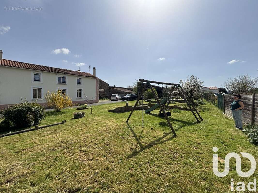 Photo 2 - Maison à THIRE