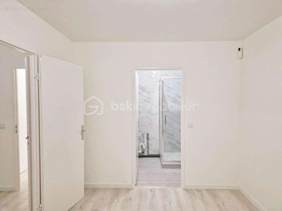 Coup de coeur ! 2 pièces rénové avec balcon, parking et dpe c – résidence villa des poètes - photo 12