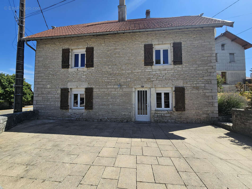 Maison centre de village. - photo 20