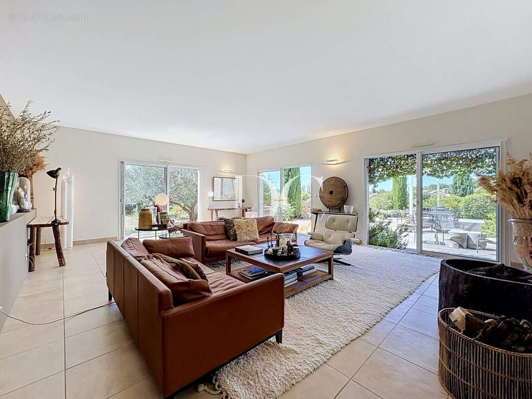 Maison 280 m² à Mormoiron  - photo 4