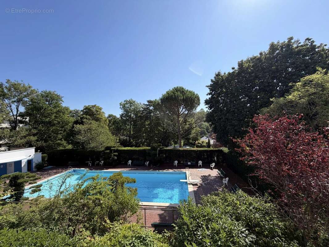 Bougival — Appartement T3/T4 - Refait à neuf -  Résidence avec PISCINE -DPE : C / C - photo 11