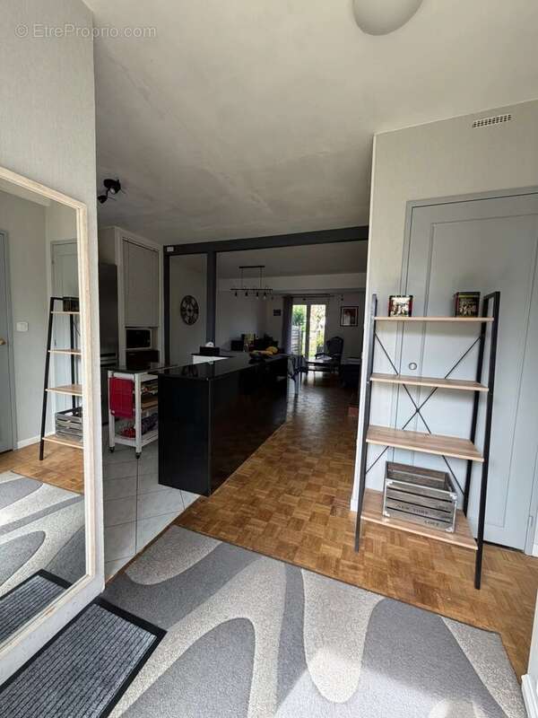 Maison à LE MESNIL-SAINT-DENIS