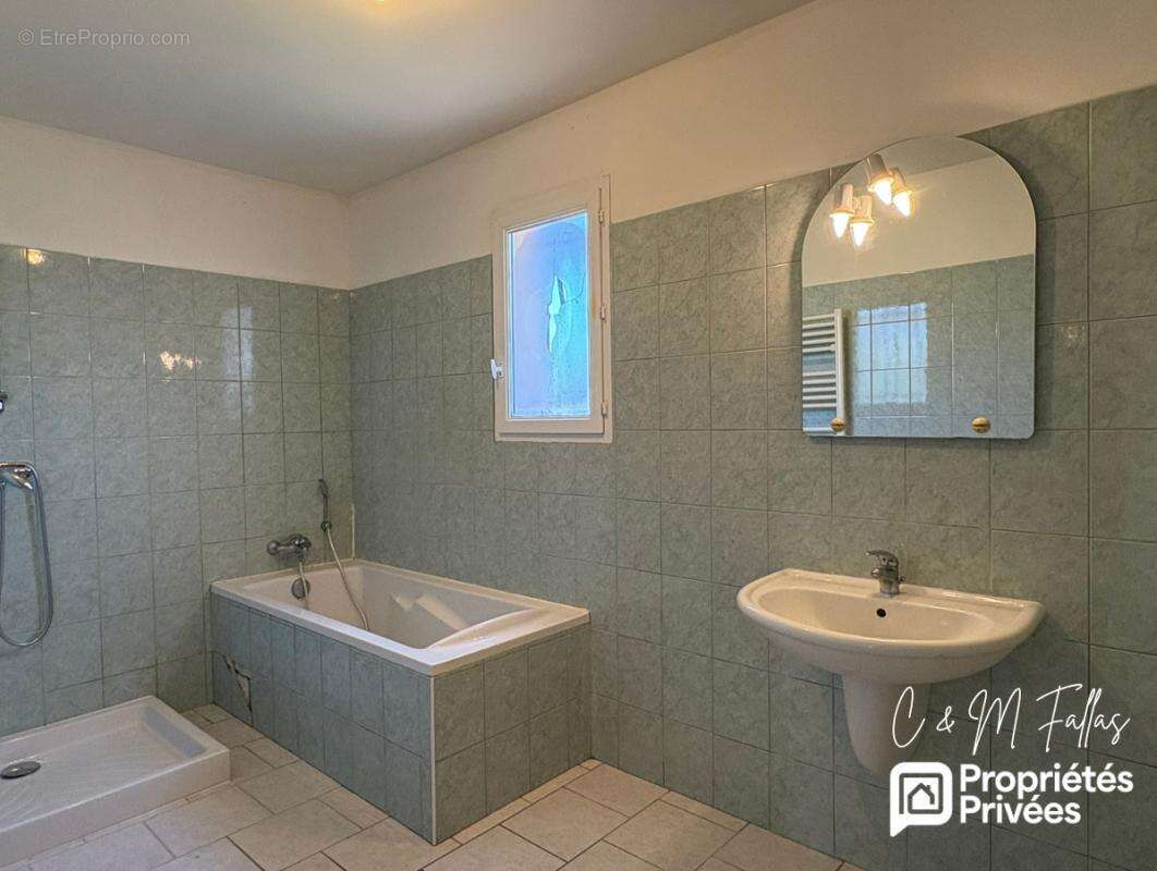 Maison familiale -3 chambres- garage 54 m² - TRAVAILLAN - photo 11