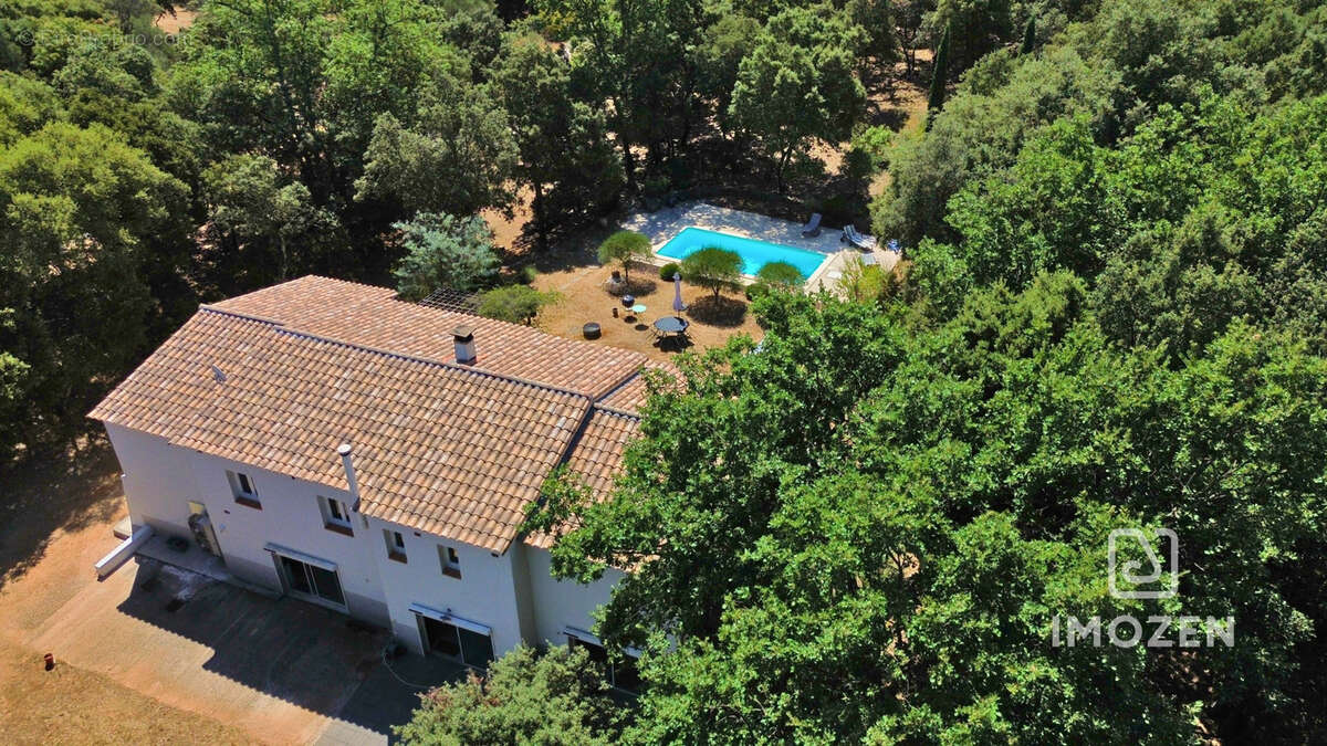 Propriété de caractère avec dépendances, piscine et terrain de 5 809 m2 - photo 3