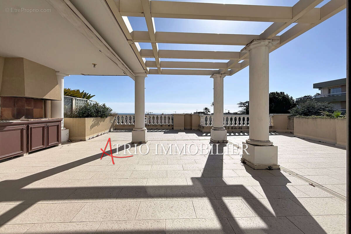 Appartement à SAINT-LAURENT-DU-VAR