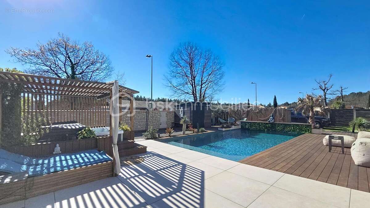 Maison 155 m² avec piscine, spa et superbe extérieur – 4 chambres - photo 3