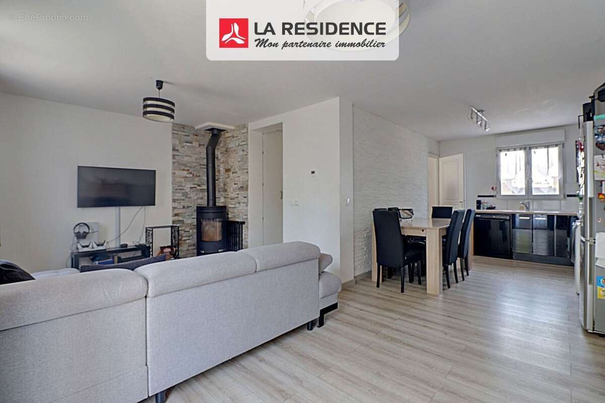 Maison à MAURECOURT