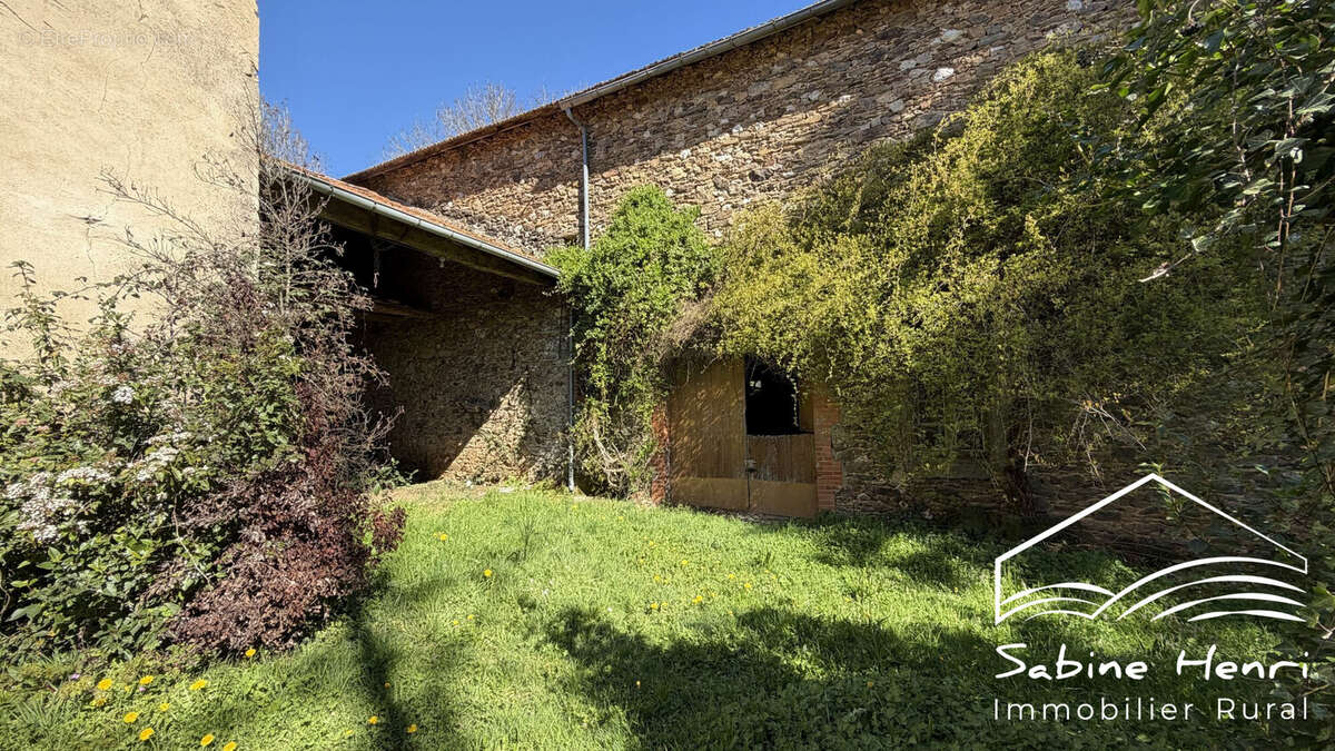 Maison à MIRANDOL-BOURGNOUNAC