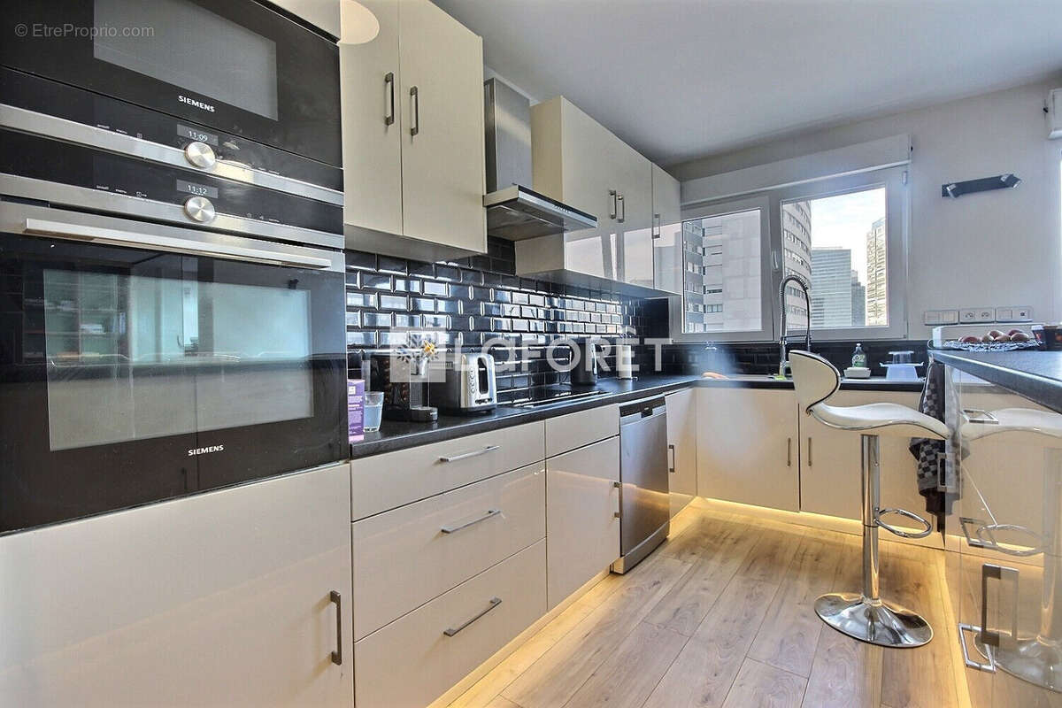 Appartement à COURBEVOIE