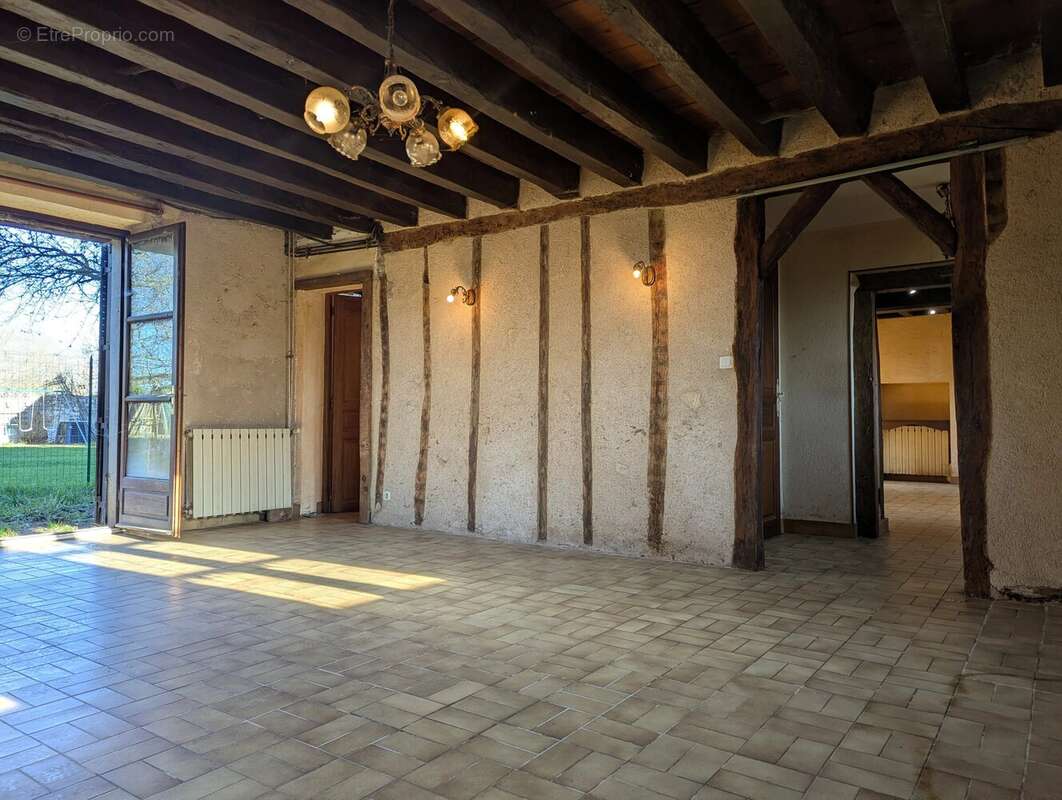 Appartement à COULONGES
