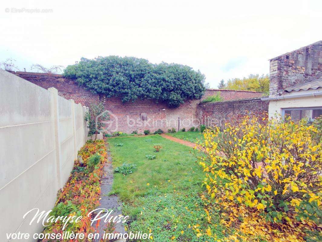 Maison à COURRIERES