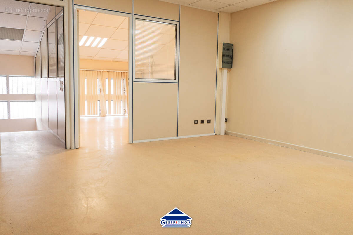 Commerce à FORT-DE-FRANCE