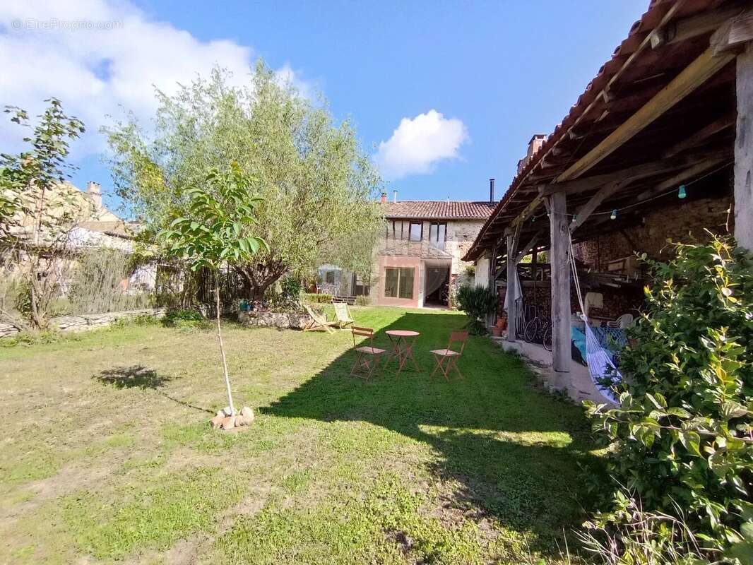 Commerce à AURIGNAC