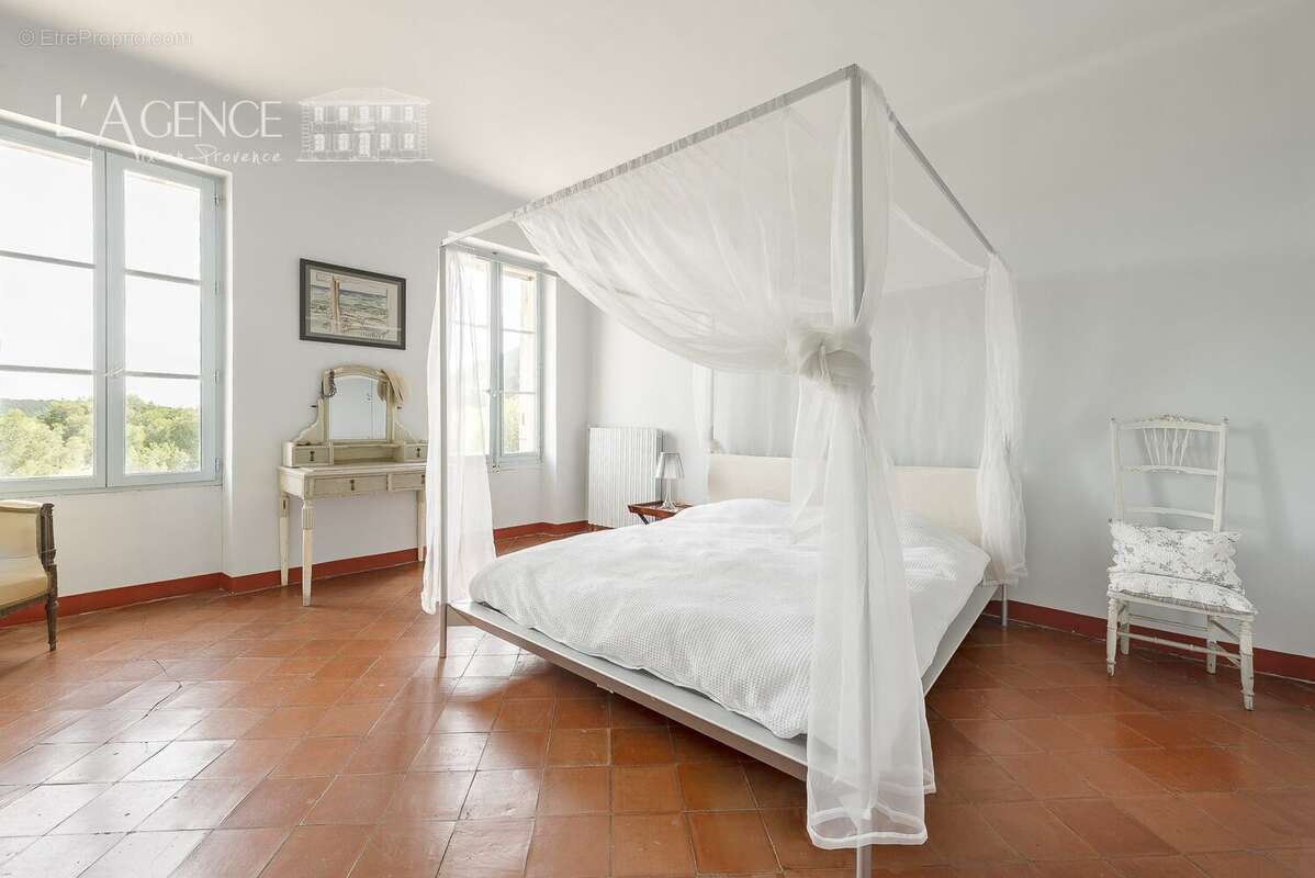 Maison à VENTABREN