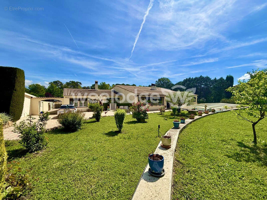 Maison à MONTAUROUX