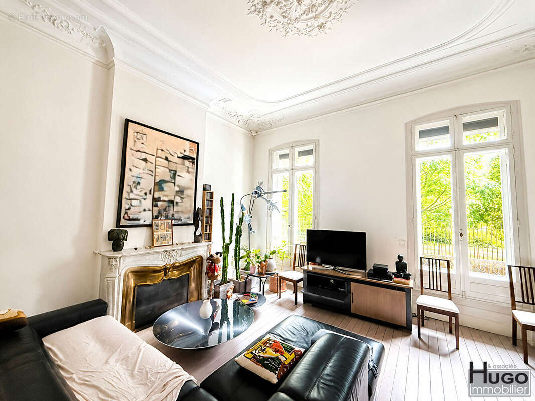 Bordeaux- jardin public- rue de la course- duplex 200m² + patio + 3 caves ! - photo 2