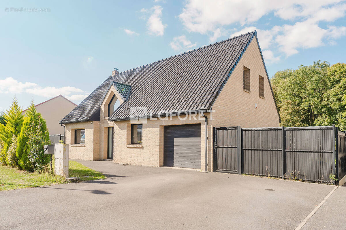 Maison à GOUY-SOUS-BELLONNE