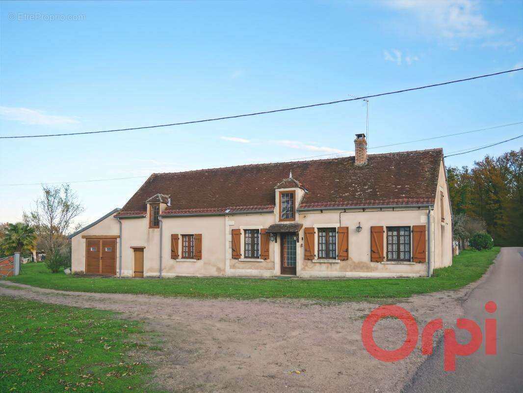 Maison à ISLE-ET-BARDAIS